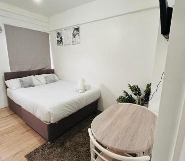 Ecclesfield Apartamento | LUX 2 Guests Studio FREE WIFI & PARKING Aroluchi Ville