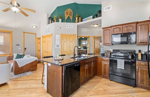 Estes Park Casa | Lux 2 master suites, lake views