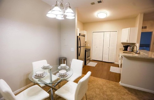 Ferry Pass Apartamento | Lux 2BD 2BA minutes from the water