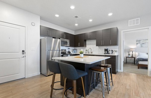 Downtown Salt Lake City Apartamento | Lux 2Bdr 2Ba - Pool, HotTub, FreePrkg, KingBed NEW