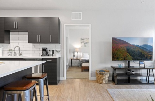Downtown Salt Lake City Apartamento | Lux 2Bdr 2Ba - Pool, HotTub, FreePrkg, KingBed NEW