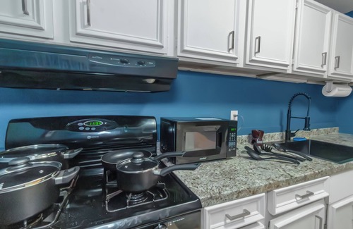 Downtown Atlanta Apartamento | Lux 2BR Apt w/ Pool & King Beds