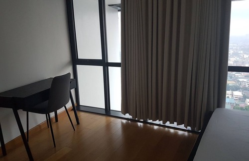 Downtown Apartamento | Lux 3 dormitorios dúplex Piscina propia Residencias Milano Versace Makati Wifi Netflix / kodi