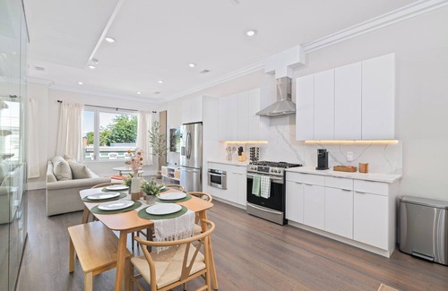 The Heights Casa | LUX 3BR 2Bath Gem with FREE Parking & Private Rooftop Minutes to NYC!