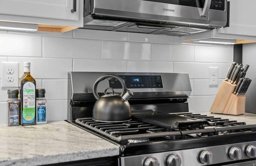 Weinland Park Casa | Lux 3BR 3bath w Rooftop Hot Tub