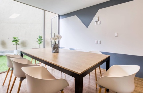 Granada Apartamento | Lux 3BR Apt | 2 Cool Rooftops+FirePit+B/Center+Gym
