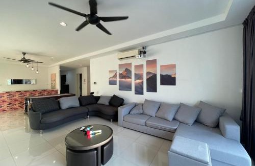 Iskandar Puteri Apartamento | Lux 3BR max 25pax Projector 160inch Netflix Iskandar Puteri near Legoland