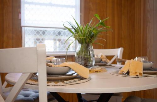 East Brisbane Casa | Lux 4B Queenslander by The Gabba