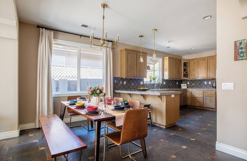 Davis Casa | Lux 4BR Retreat Pool Hot Tub 2 Kings 2 queens Davis Sacramento NorCal