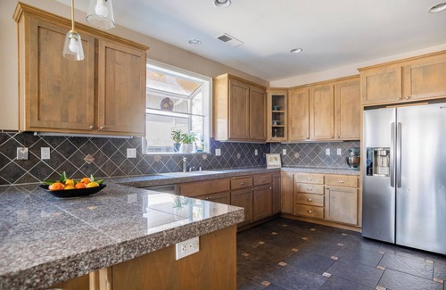 Davis Casa | Lux 4BR Retreat Pool Hot Tub 2 Kings 2 queens Davis Sacramento NorCal