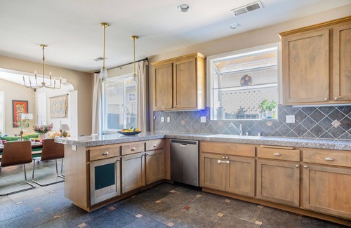 Davis Casa | Lux 4BR Retreat Pool Hot Tub 2 Kings 2 queens Davis Sacramento NorCal
