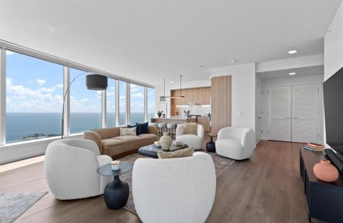 The Loop Apartamento | Lux Apts with Lake Views and Top Amenities