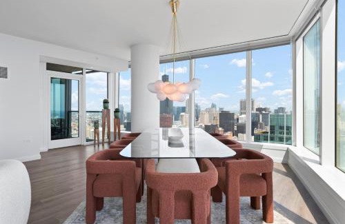 The Loop Apartamento | Lux Apts with Lake Views and Top Amenities