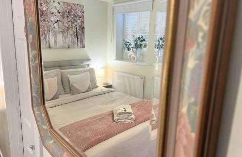Sherborne St. John Casa | Lux Balcony Penthouse Room Basingstoke Hospital 2min drive and walkable