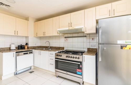 Emirates Hills Villa | Lux BnB Springs Villa Private Garden