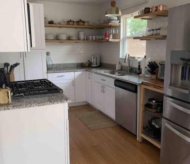 Sweetbriar Casa | Lux Boho Chic FREE Parking, Wi-Fi, Mins to Soco/DT