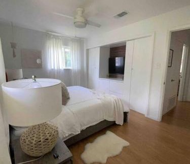 Sweetbriar Casa | Lux Boho Chic FREE Parking, Wi-Fi, Mins to Soco/DT