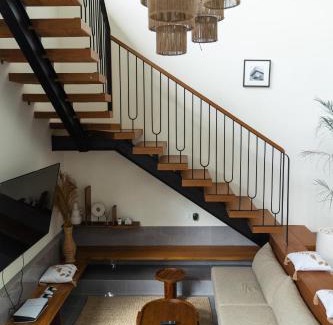 Sunset Road Villa | LUX Casa Amore 4BR pick up from airport security PlayStation and Netflix