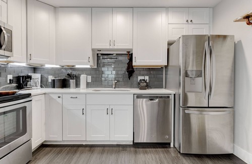 St. Johns Casa | Lux Central Modern Spacious 1 bd 2 bath townhome