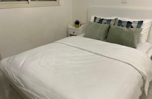 Rishon LeTsiyon Casa | Lux & Comfy ~ Pool ~ Queen Beds