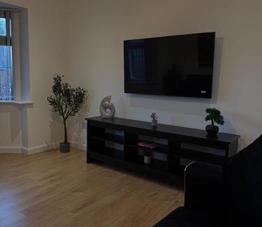 Nuneaton Apartamento | Lux & Cosy Vibe in Nuneaton, Gated Parking