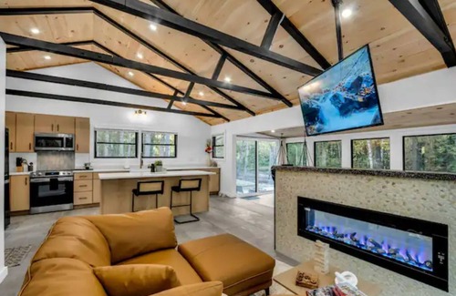 South Casco Casa | LUX Designer Private Waterfront Crooked River SEBAGO