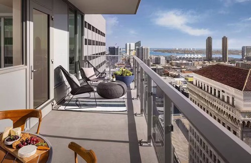 Civic Core Apartamento | Lux Downtown SD ~ Skyline ~ Gaslamp & Petco Park