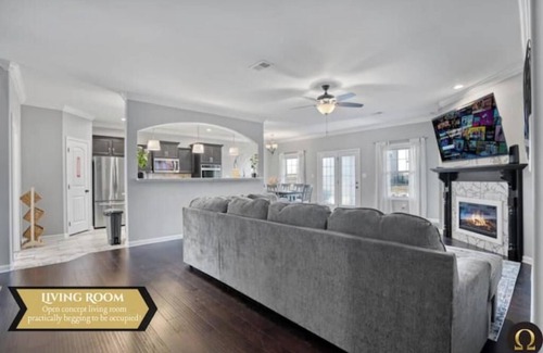 Clarksville Casa | Lux Entertainment Home-The ΩMEGA