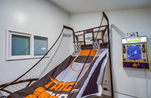 Middletown Casa | Lux Escape 3: Views Spa Games Safari Tent Golf