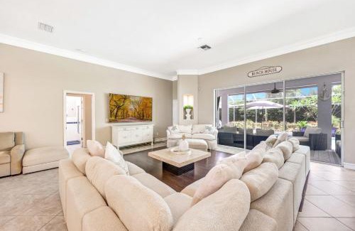Naples Park Casa | Lux Family 3 BR With Pool Villa Walk To Beach and Mercato