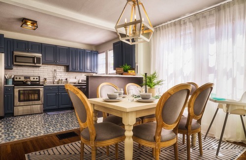 Wesley Heights Casa | Host Family Reunions! Lux CLT Duplex Near Uptown!