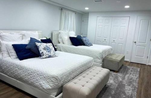 Colesville Casa | Lux Family Xcape with HotTub Fireplace Deck BBQ