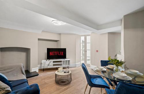 Wakefield Casa | Lux Georgian House in Yorkshire - Parking - Garden