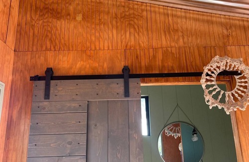 Dripping Springs Cama Y Desayuno | Lux Glamping Stargazing EnSuite walk/bike to downtwn, wineries, food, and shops.