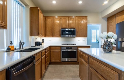 Santa Clarita Casa | Lux Haven with Movie Theater, Hot Tub, Office, and Grill NestNights