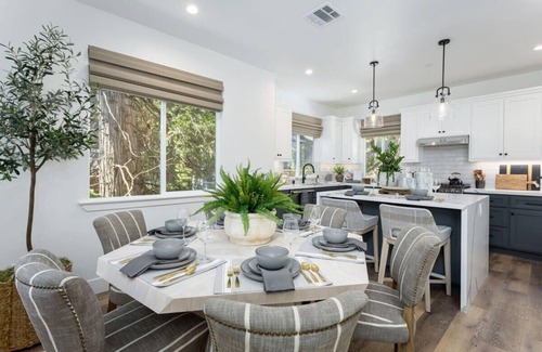 Arrowhead Villas Casa | Lux Home 2 Huge Decks, AC, EV Chgr, Lake Rights