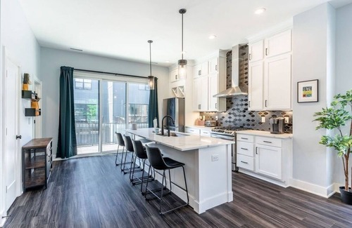 Westfield Casa | Lux Home 5 mins to Grand Park w Private Garage
