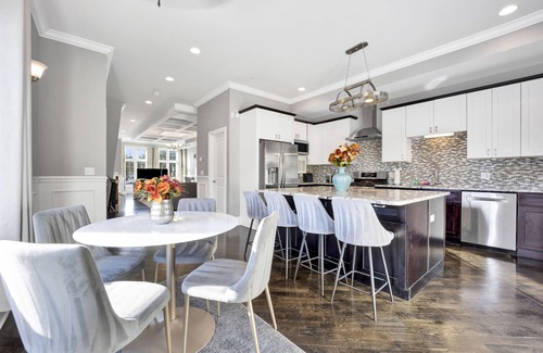 Grand Boulevard Casa | Lux Home in Chicago 7mins Downtown