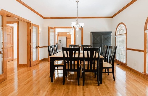 Greer Casa | Lux Home Near Top Golf and the Airport