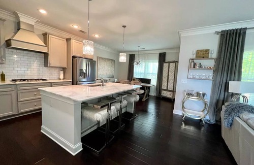 Auburn Casa | LUX House! HOT TUB! 4 min to campus. Golf lot