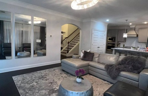 Auburn Casa | LUX House! HOT TUB! 4 min to campus. Golf lot