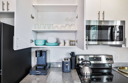 Downtown Baltimore Apartamento | Lux House Of Champagne 2BR 2BA w/Free Parking & Wifi