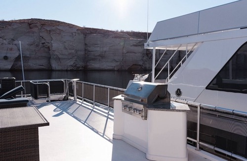 Page Alquiler De Eote | Lux Houseboat on Lake Powell just 15 minutes from the Antelope Slot Canyons