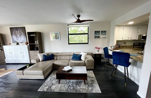 Delray Beach Condominio | Lux King Bed Suite, Modern Condo Delray Beach. DRClub - 25% Off Summer
