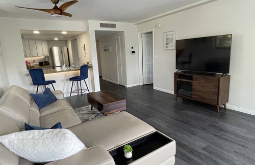 Delray Beach Condominio | Lux King Bed Suite, Modern Condo Delray Beach. DRClub - 25% Off Summer