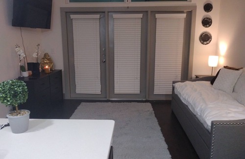 Crabtree Apartamento | Lux King Suite overlooking relaxing courtyard fountains