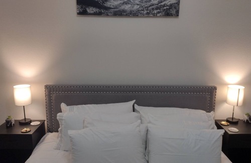 Crabtree Apartamento | Lux King Suite overlooking relaxing courtyard fountains