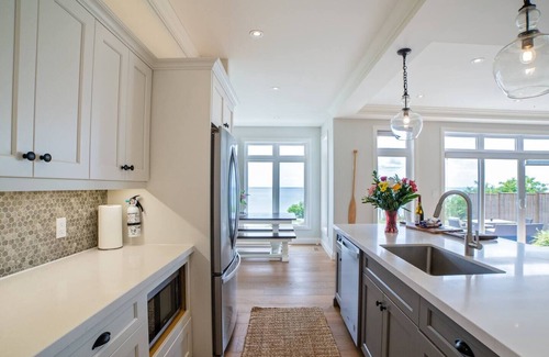 Port Dover Cabaña | Lux Lake House on Private Beach + Peloton
