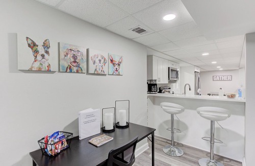 Smyrna Casa | Lux Lake Laurel retreat-King-Dogs Welcome! Sleep 6
