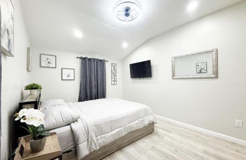 Sussex Casa | Lux Lake Neepaulin Frontage & Panoramic Views Home
